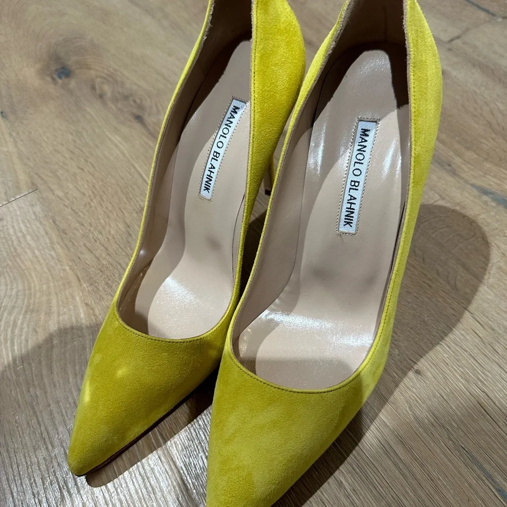 NEW Manolo Blahnik Yellow Suede BB Heels 39 - Picture 1 of 8